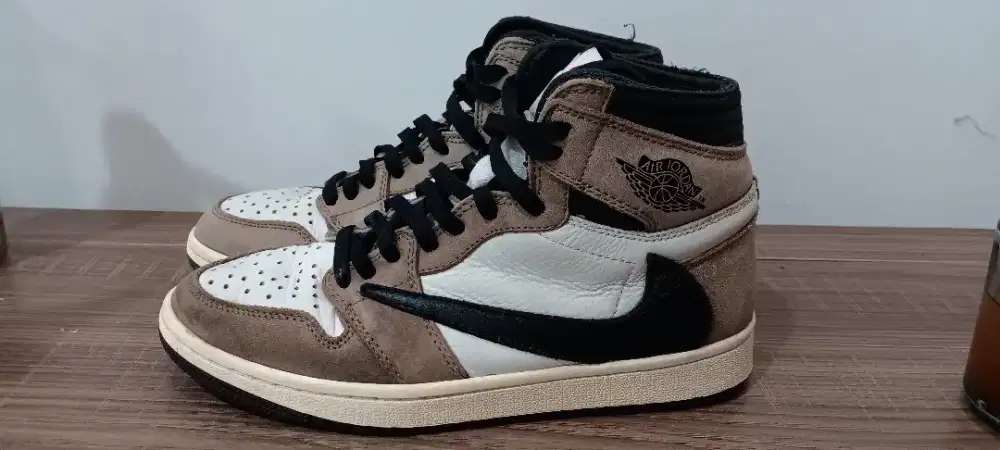 Nike Air Jordan 1 Retro Highr  Traviz Scott Mocha Size 42