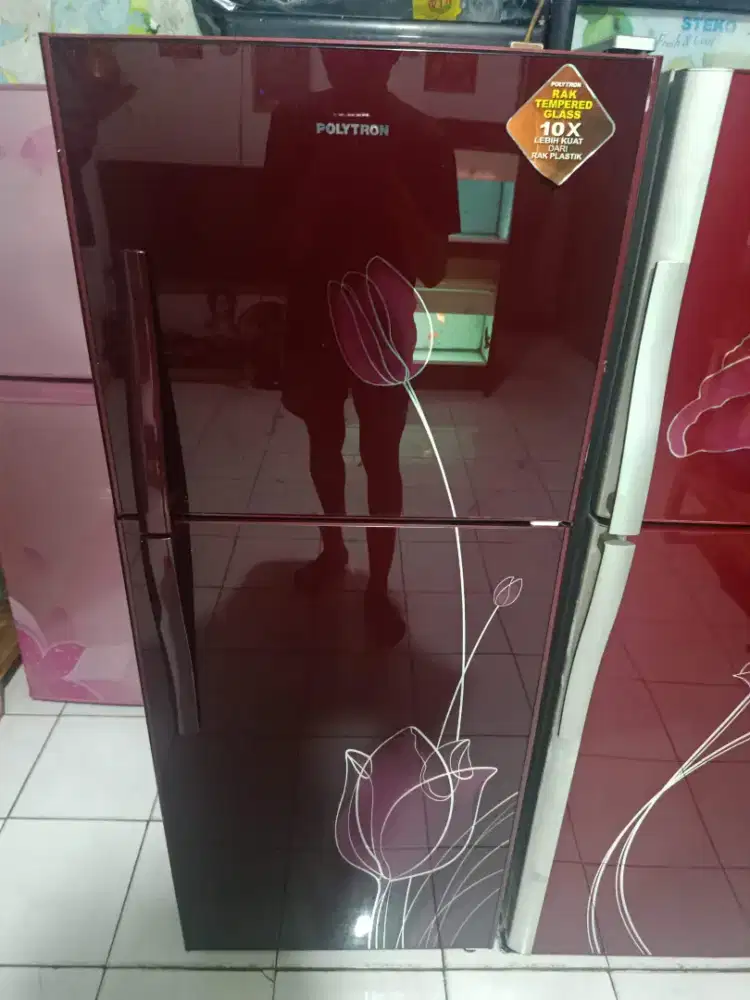 Kulkas 2 pintu merek Polytron