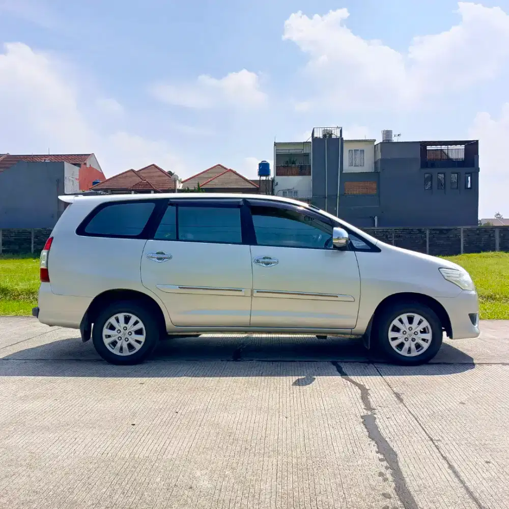 Innova G 2.0 matic 2013 silver