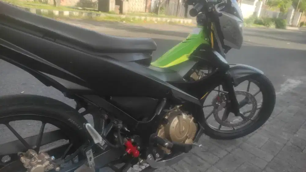 Seperti baru 95% fislife satria 2013 murah