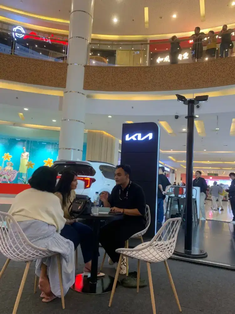 menjual mobil baru kia carens 2026