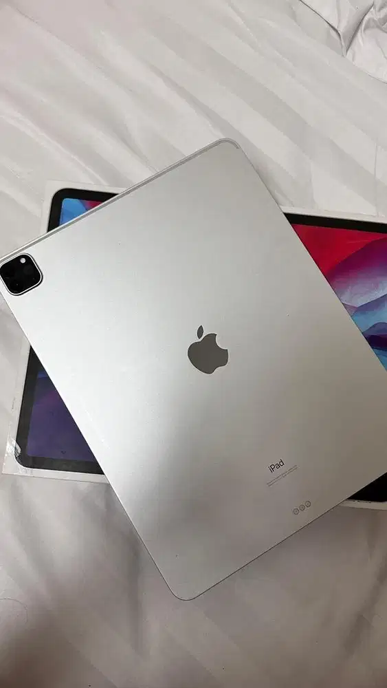 IPAD PRO 2020 , 12.9 inch 128 GB + KEYBOARD APPLE