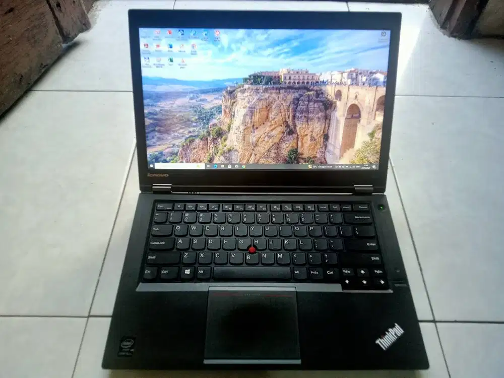 Thinkpad T440p / Core i5 Gen-4 / 14 FHD / SSD 128Gb / 8Gb / 2Jam /TAS