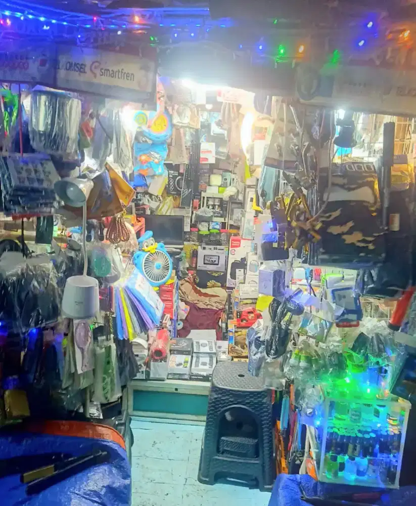 Pegawai Toko Khusus WANITA buat Toko Elektronik & Modem Wifi Internet