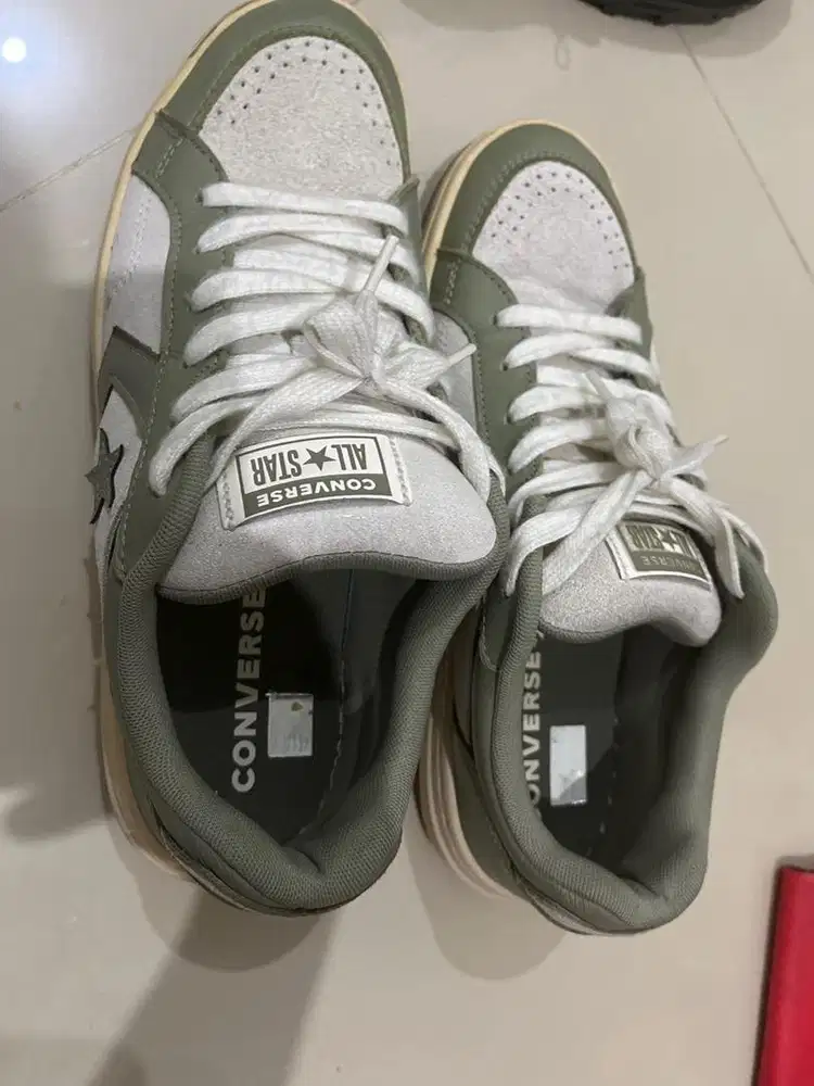 Sepatu converse ukuran EUR 43