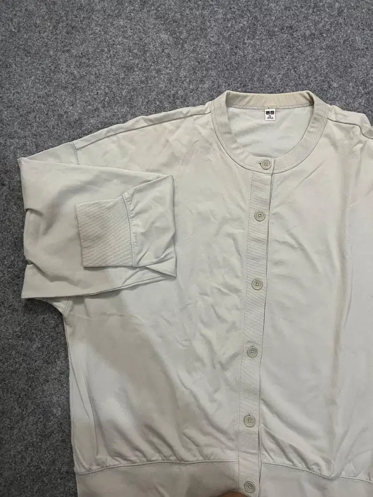 Uniqlo Cardigan warna soft grey size XL