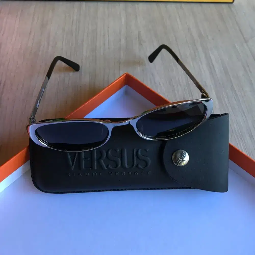 Versus Versace MOD. R37 sunglasses lensa black kacamata original