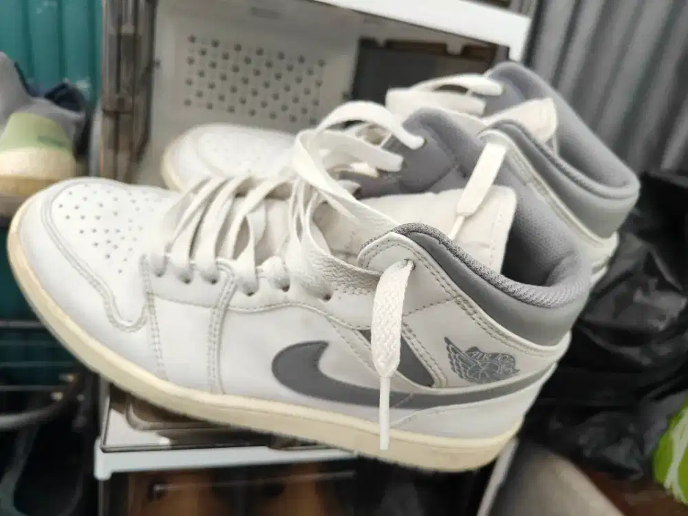 Air jordan 1 mid white grey