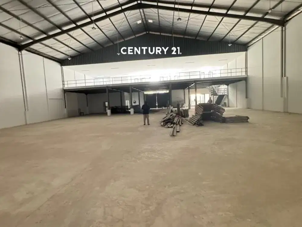 Gudang siap operasional di kawasan industri Jababeka, cocok untuk warehouse, produksi, maupun perakitan.