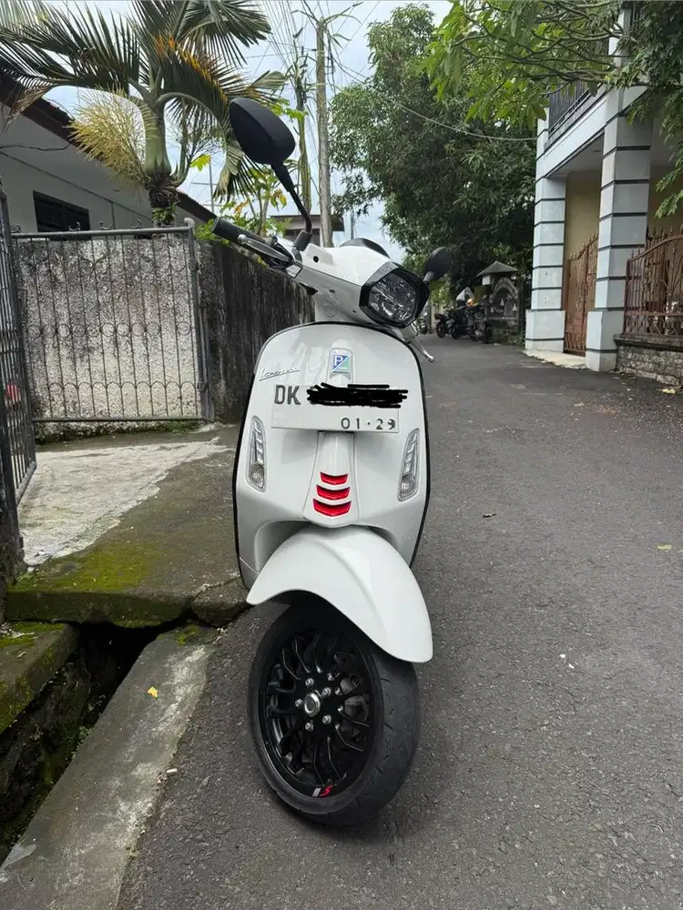 Vespa sprint s white