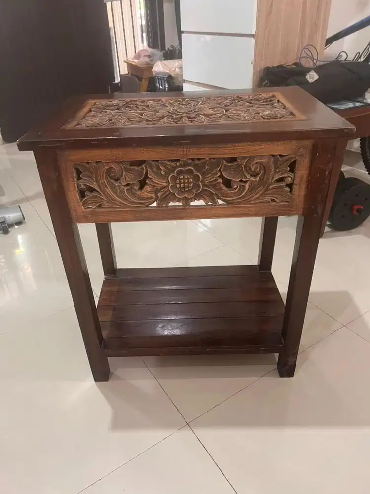 Meja Jati Tua hias Ukiran (bisa utk Nakas atau konsul)