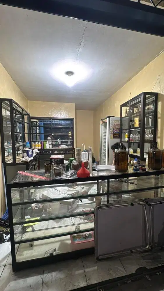 ETALASE FULL SETT BEKAS PARFUM JUAL BU MURAH