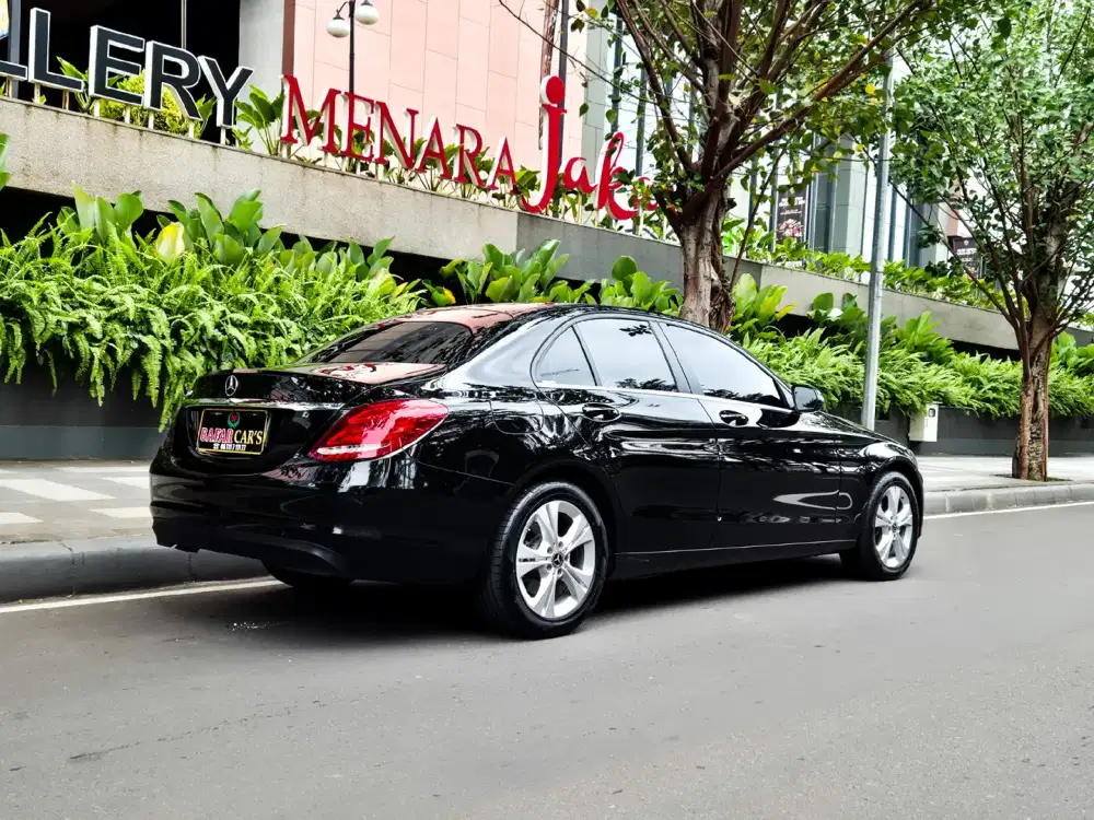 Mercedes-Benz C200 2019 Bensin