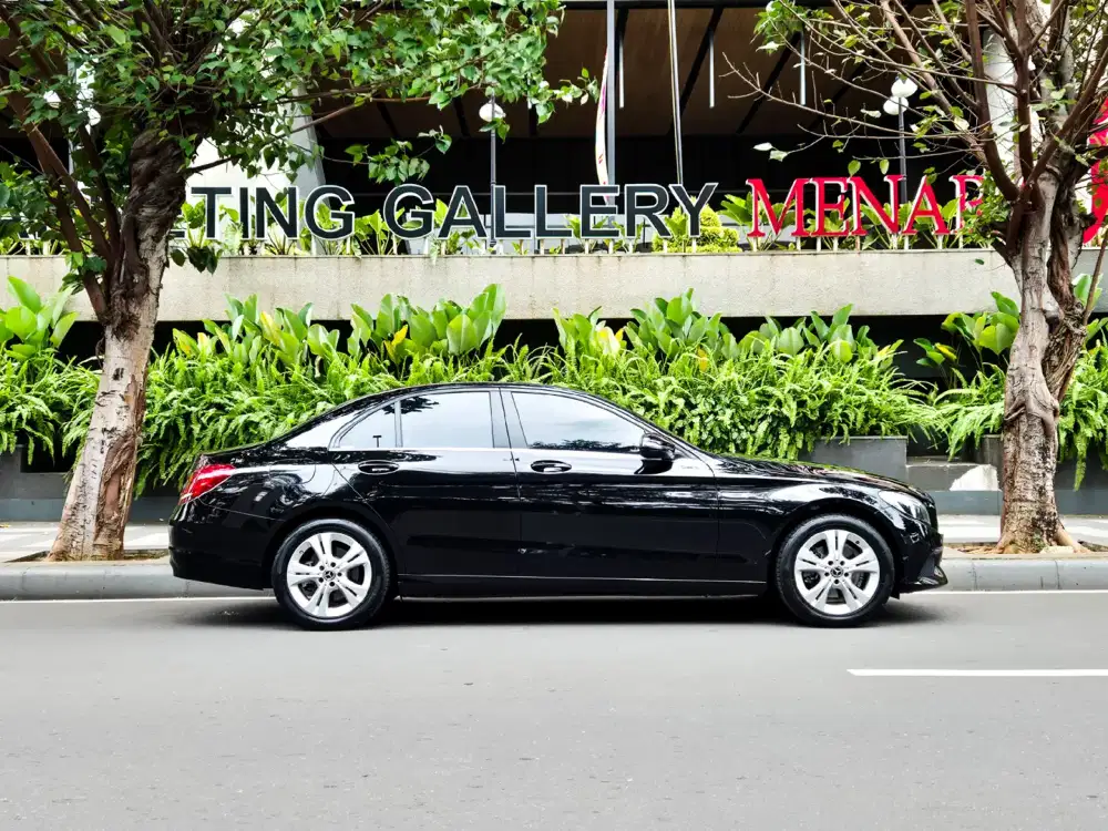 Mercedes-Benz C200 2019 Bensin