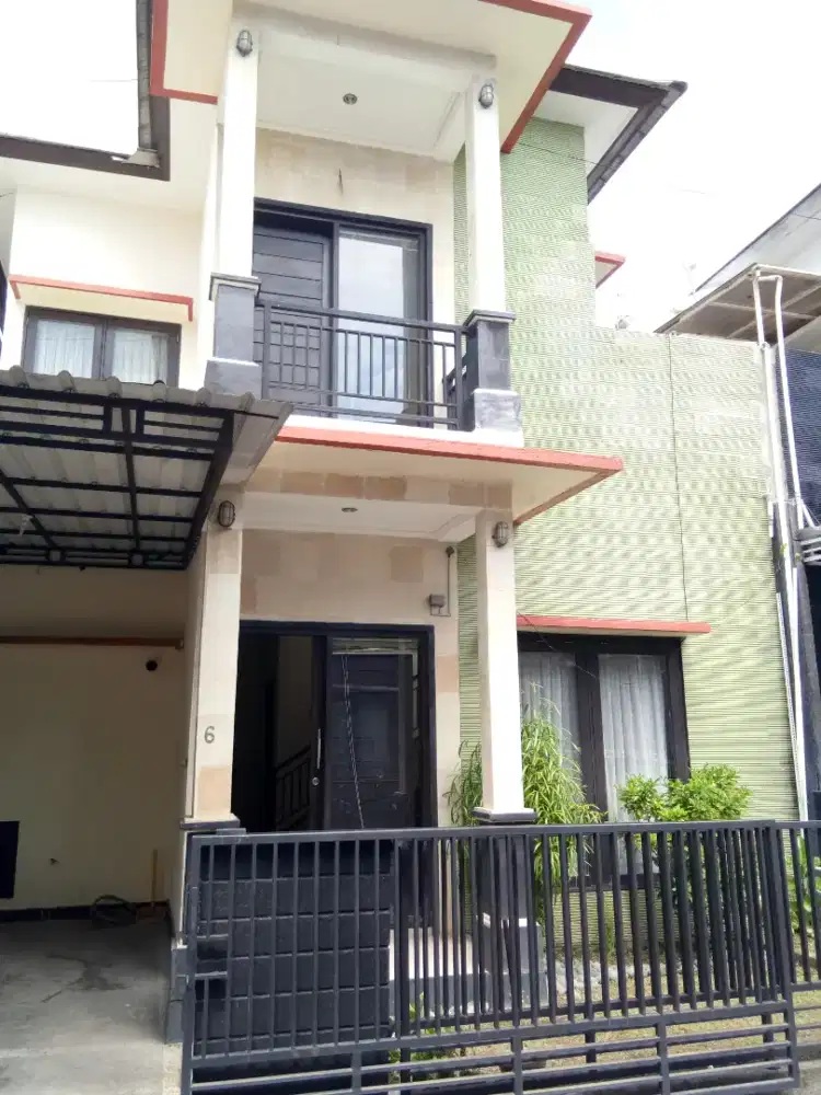 Disewakan siap pakai rumah di renon sangat strategis harga ekonomis