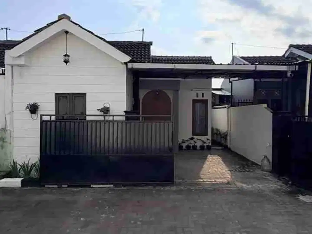 RUMAH CANTIK MINIMALIS FULL FURNISHED DALAM PERUMAHAN DEKAT PASAR PLERET