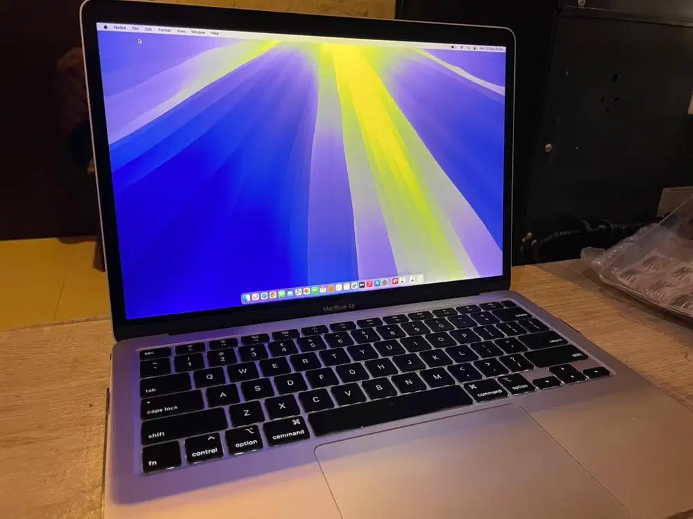 Macbook Air 13 inch Tahun 2020 super mulus