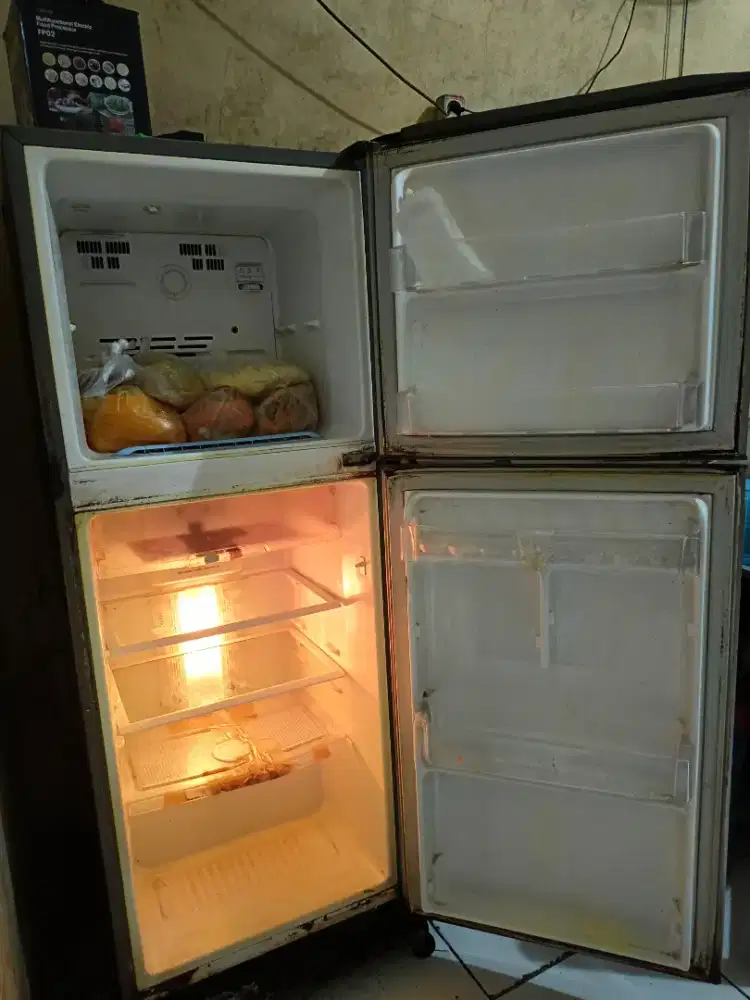 Kulkas / lemari es LG 2 pintu