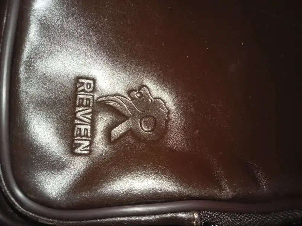 Tas kulit reven kondisi masih bagus