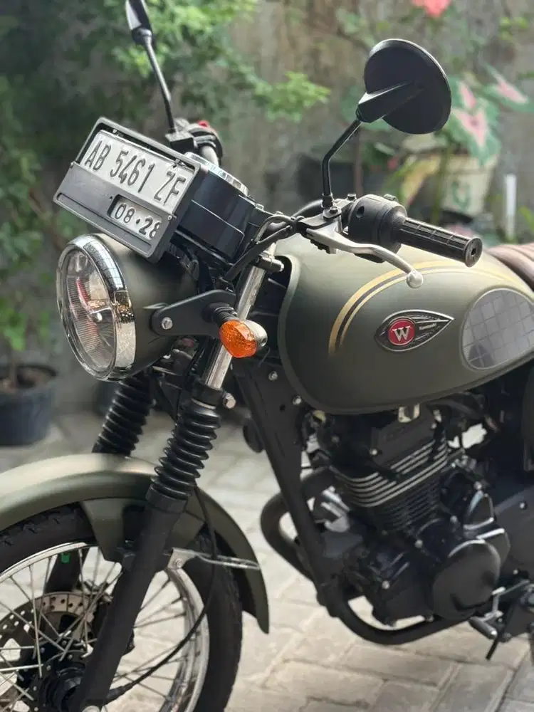 Kawasaki w175 2023 km 4000 rbu seperti baru