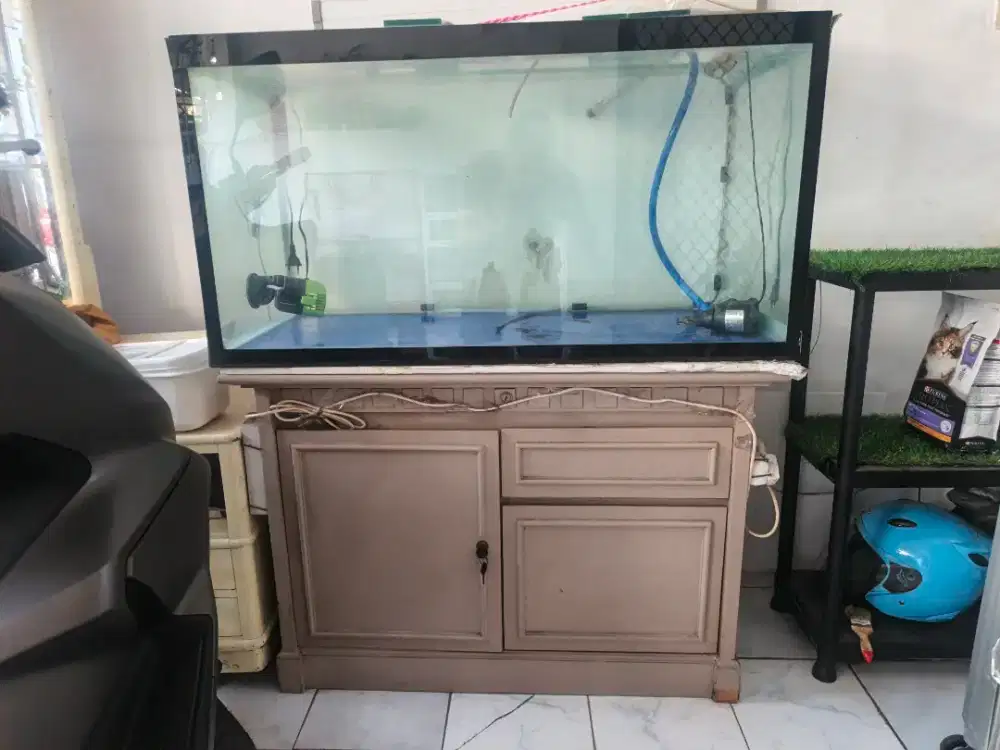Jual rugi Akuarium mewah satu set dgn meja
