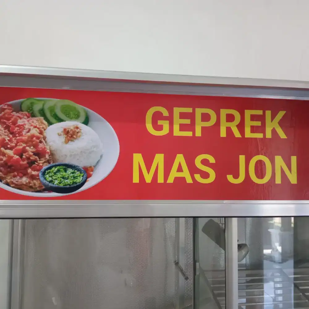 Jaga stand ayam geprek