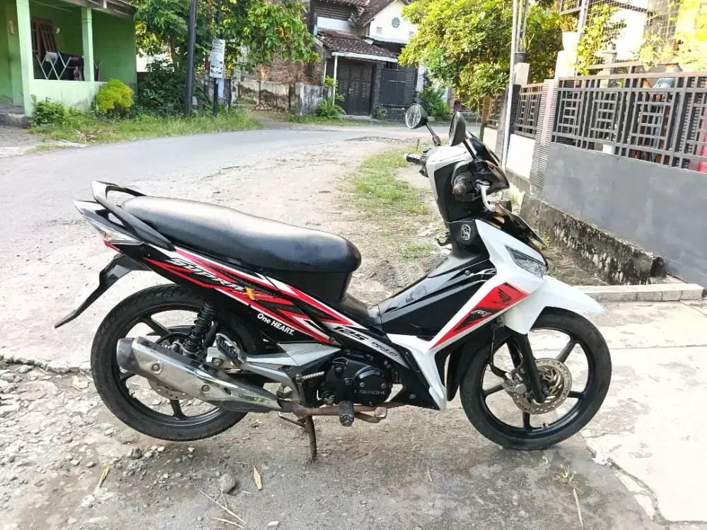 Honda Supra x 125 fi th 15 AB asli tg 1 siap pakai