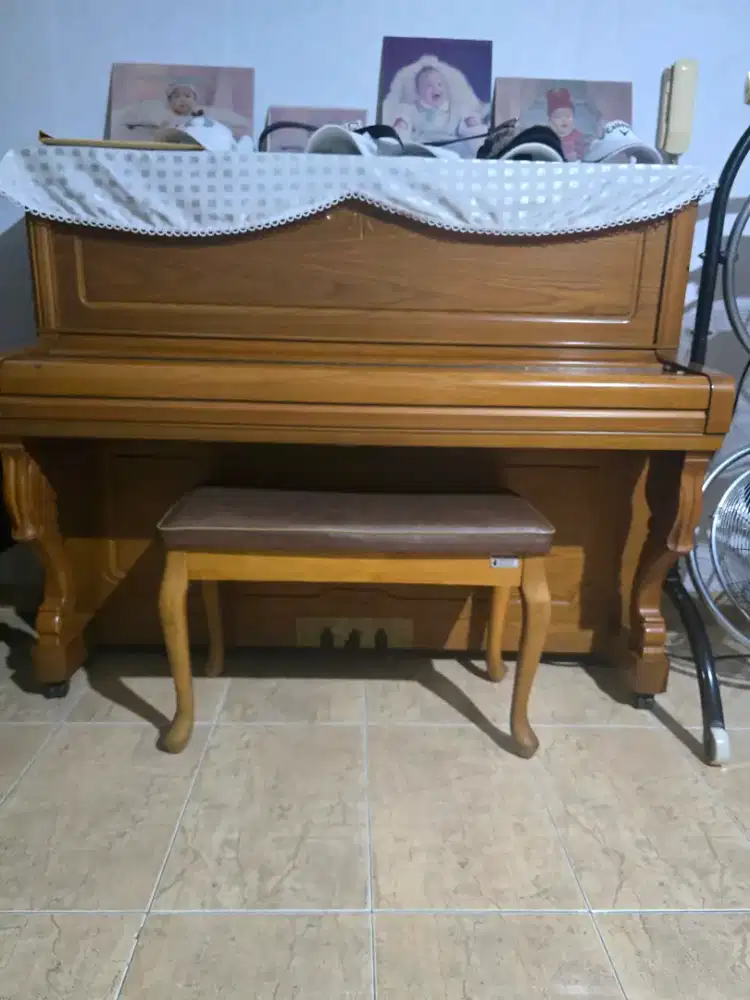 Piano merk Young Chang asli dari korea tahun 2006