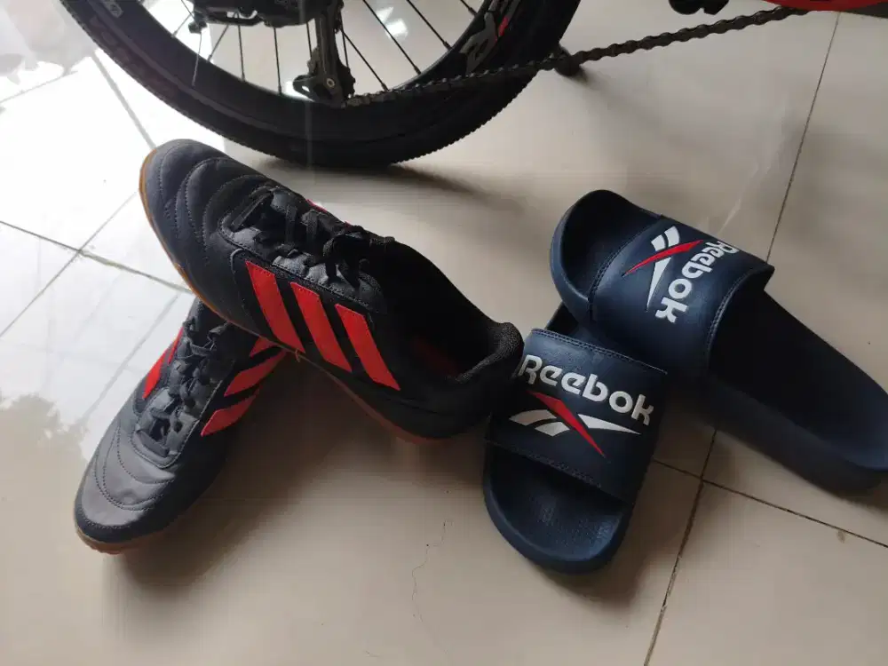 Dijual !! Adidas Sala bundling Reebok Slide