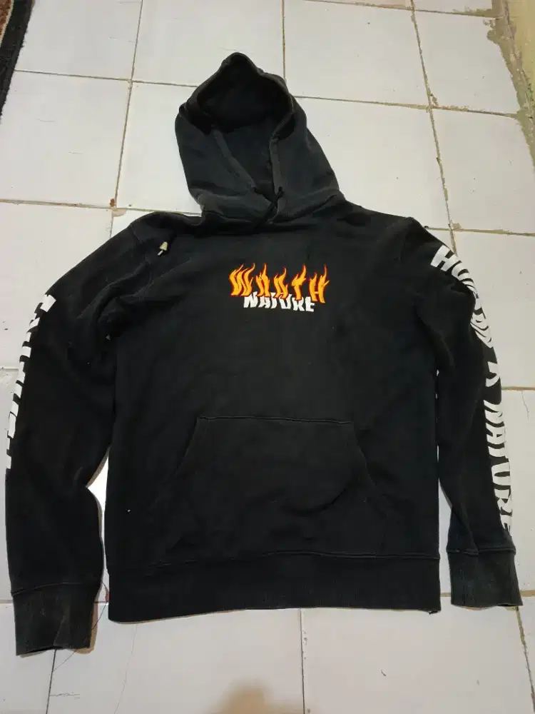 Hoodie dan Sepatu