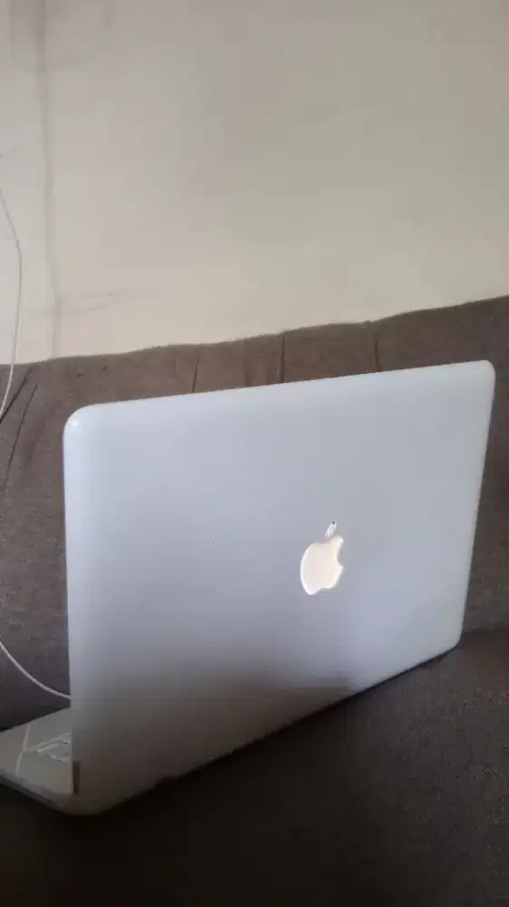 macbook 13 inc.core2 duo.2009