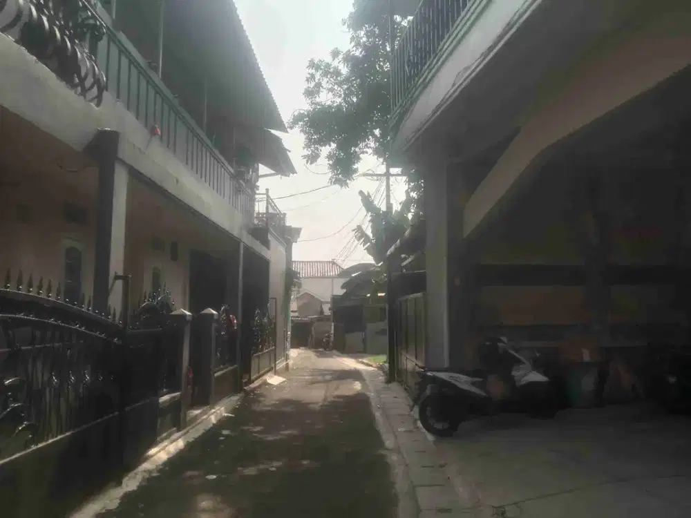 Dijual Cepat Rumah 2 lantai Cocok untuk Kos kosan dekat UI dan tol Kukusan Depok