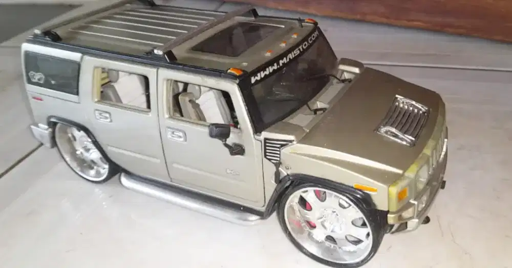 Diecast Mobil Hummer H2 1 : 18 Merk Maisto