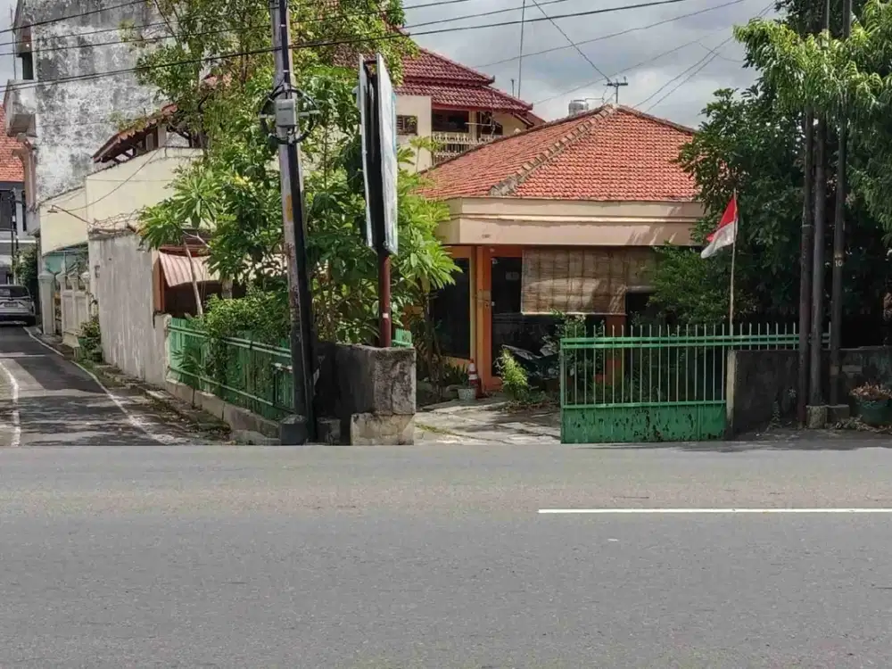 Rumah Strategis Ringin Semar Surakarta Solo Dekat Jalan Utama Masjid Sheikh Zayed Dekat Stasiun Solo Balapan
