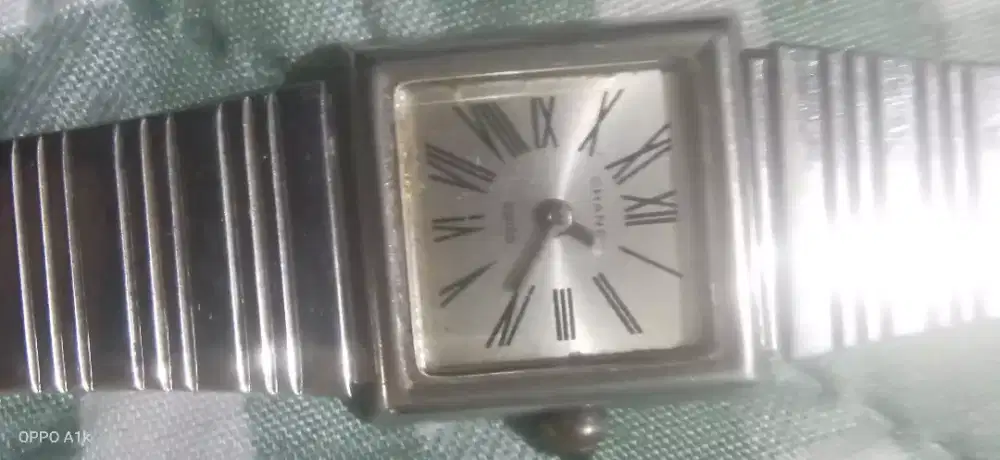 Jam tangan channel wanita