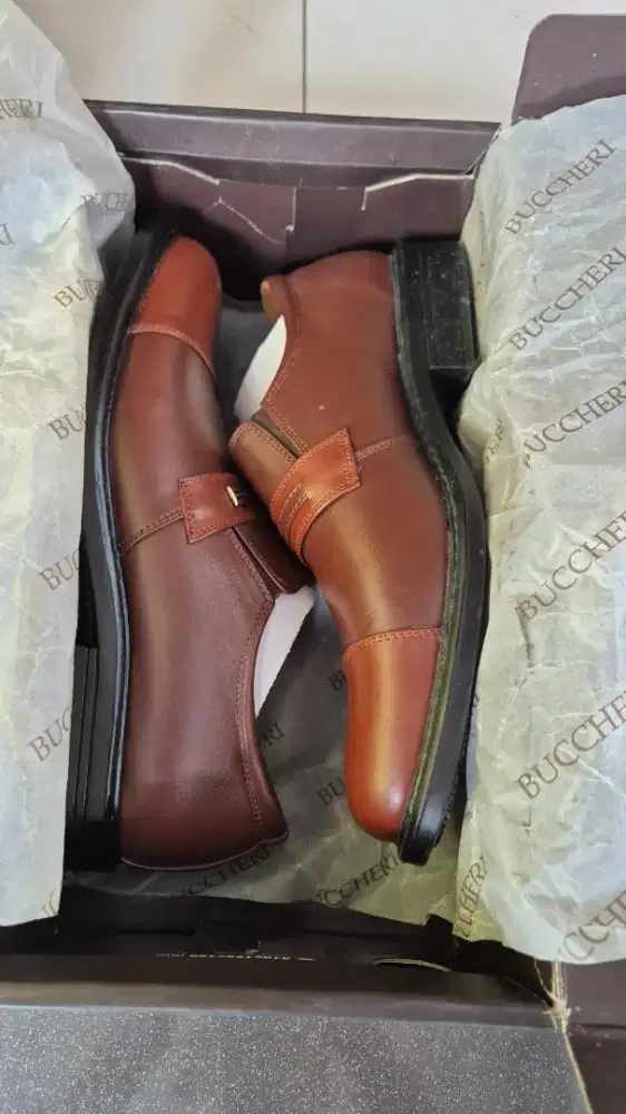 Dijual sepatu dan tas