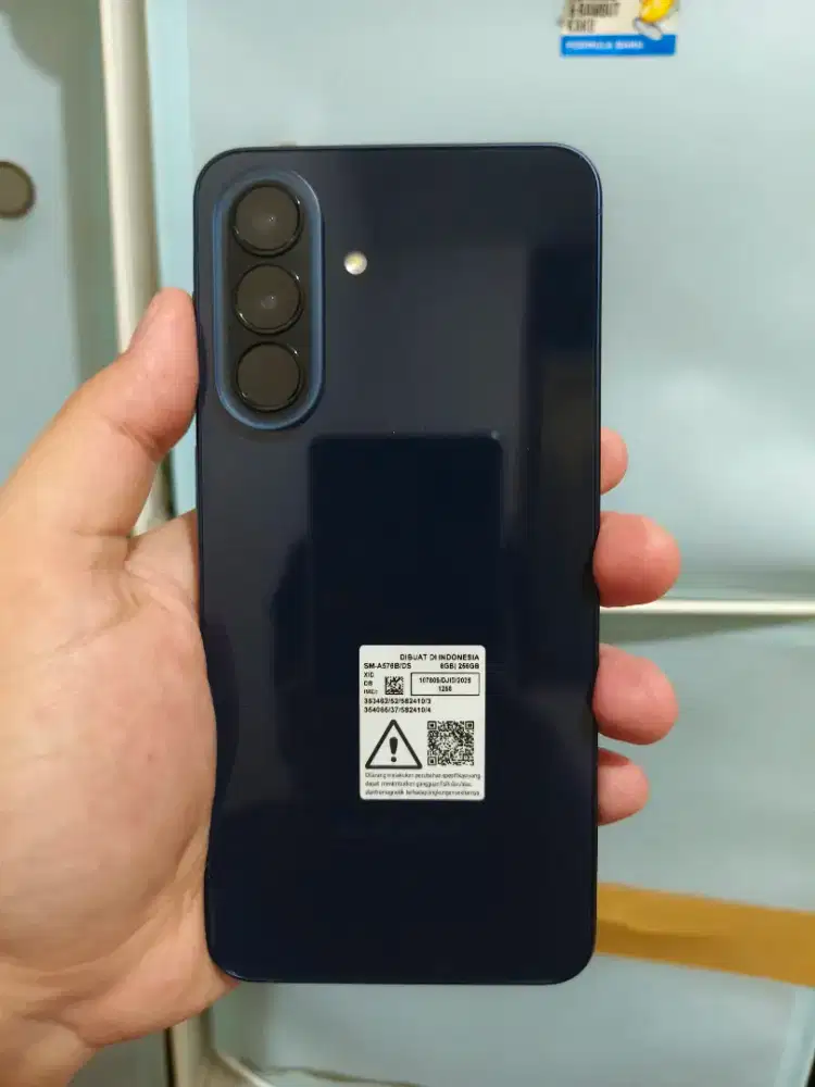 Samsung A57 8/256 like new navy