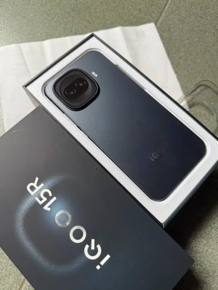 Iqoo 15r 12/512gb umur 1 bln