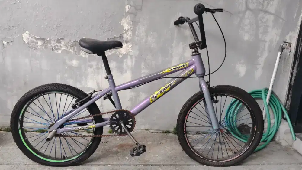 Sepeda BMX anak sekolah
