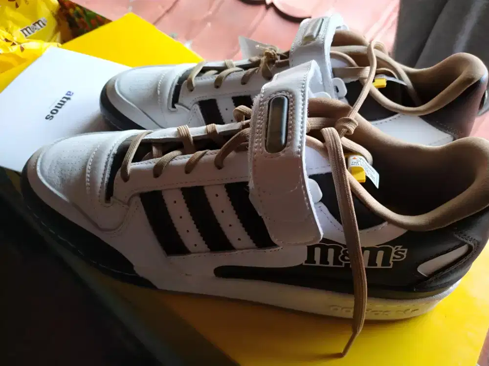 Sepatu Adidas M&M
