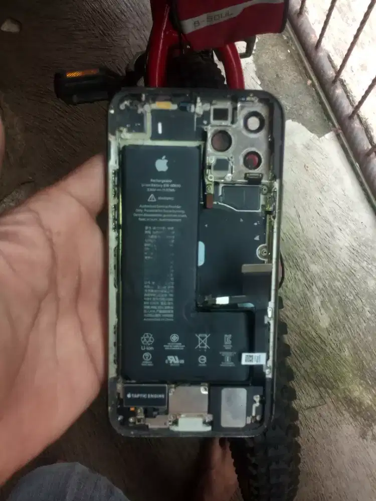 Housing iphone 11 pro lengkap dengan batre