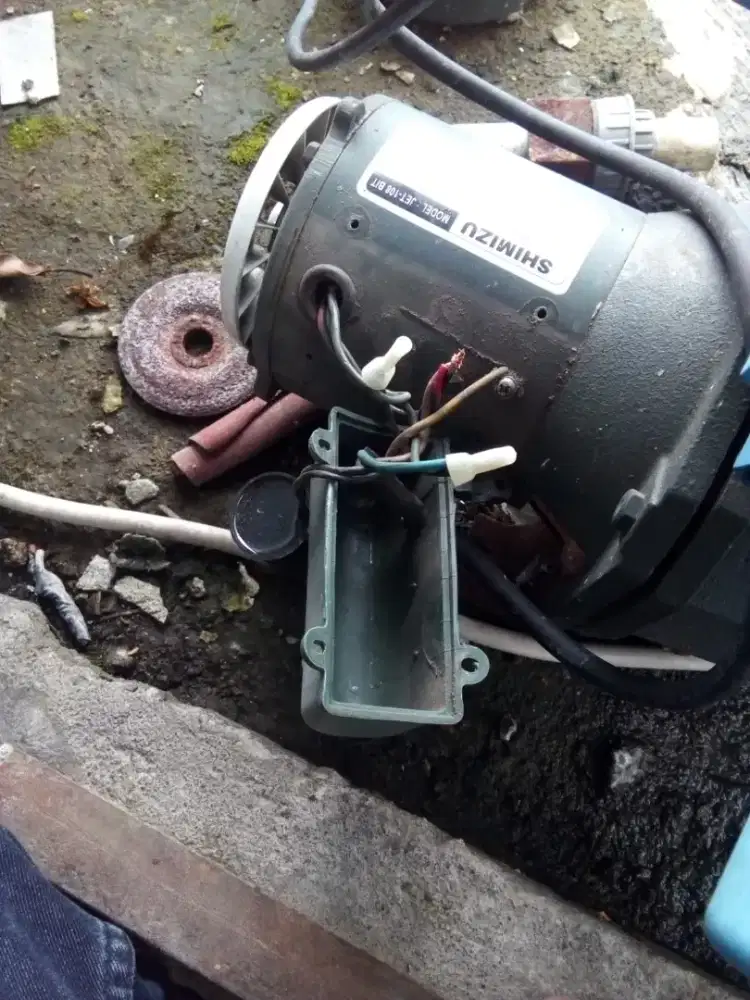 Service AC, mesin cuci, kulkas, pompa air, kipas angin, magicom, dll