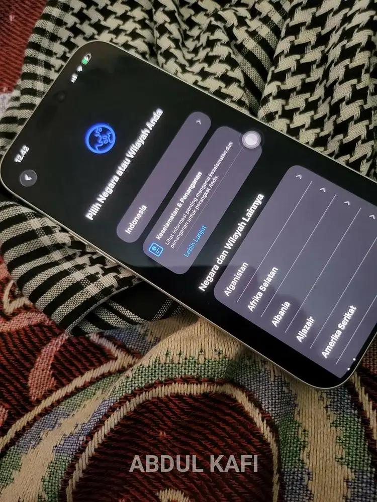 IPHONE 17 PM LOCK IC