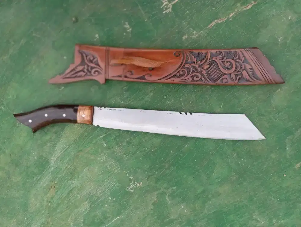 Perkakas survival multiguna baja full pegangan
