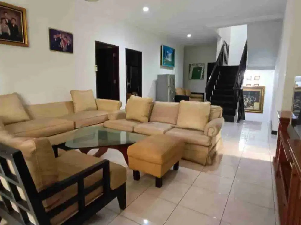 Dijual Rumah Nyaman + 9 Kamar Tidur di Sektor 9 Bintaro Tangerang Selatan