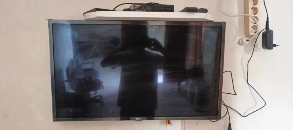 TV LG 23in berikut antena setopboc