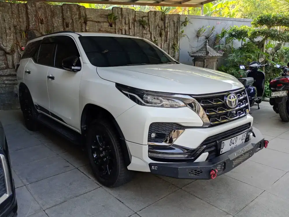 Toyota Fortuner vrz GR SPORT 2.8 AT DIESEL
