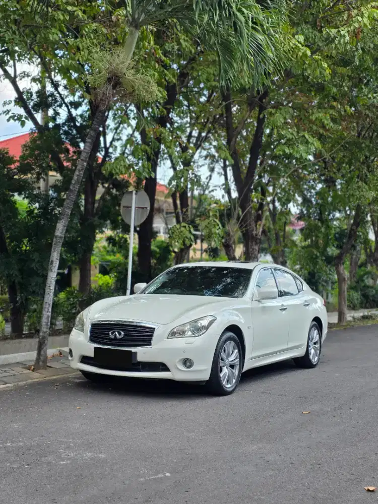 Infiniti M37 2011 Low KM