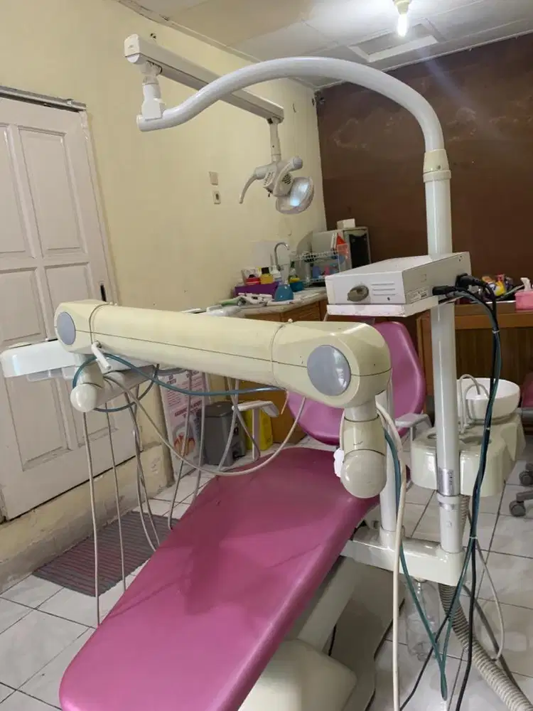 Kursi Dokter Gigi Gnatus (dental chair)