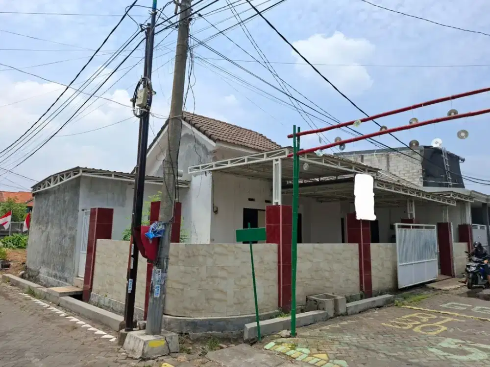 jual rugi rumah luas di perumahan Griya Taman Asri, Taman, Sidoarjo